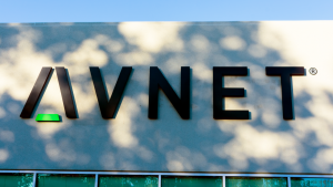 Avnet(AVT)의 로고가 건물 측면에 보입니다.