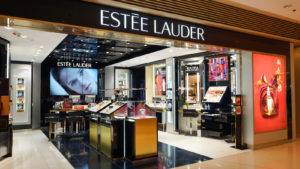 홍콩 Elements 쇼핑몰에 있는 에스티로더 매장.