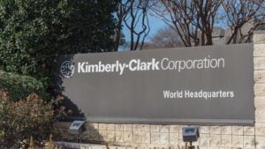 세계 본부 정문 바깥쪽에 위치한 Kimberly Clark(KMB) 표지판.