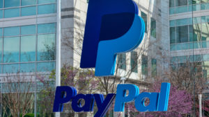 PayPal 로고 및 본사 앞